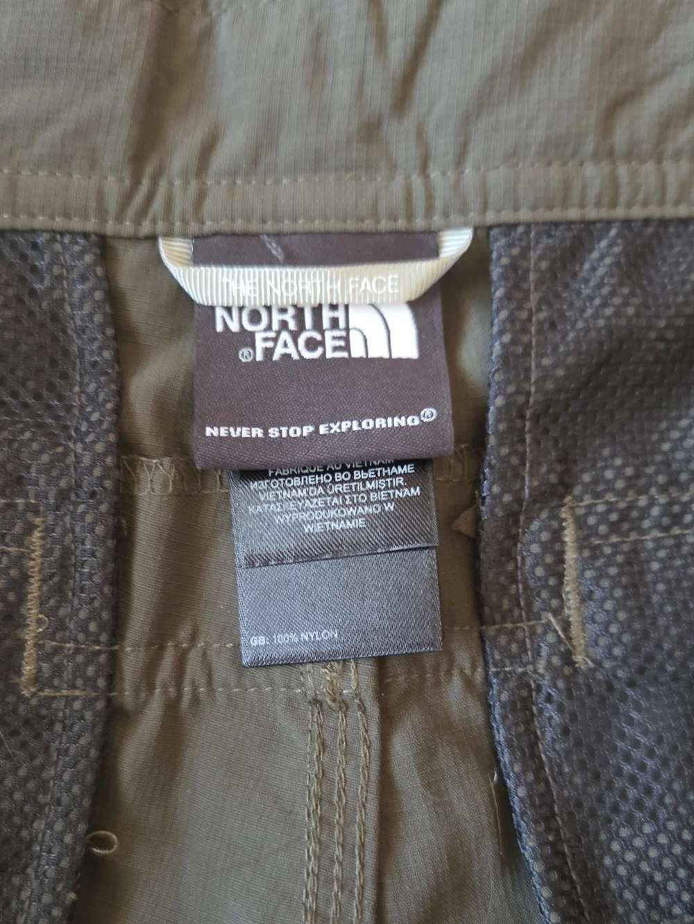 The North Face Hiking Cargo Pants 100% Nylon Dark Olive Green Mens Size 40 Short